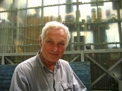 Joseph Domjan devant son atelier, 2007